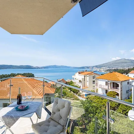 Luka'S View Appartement